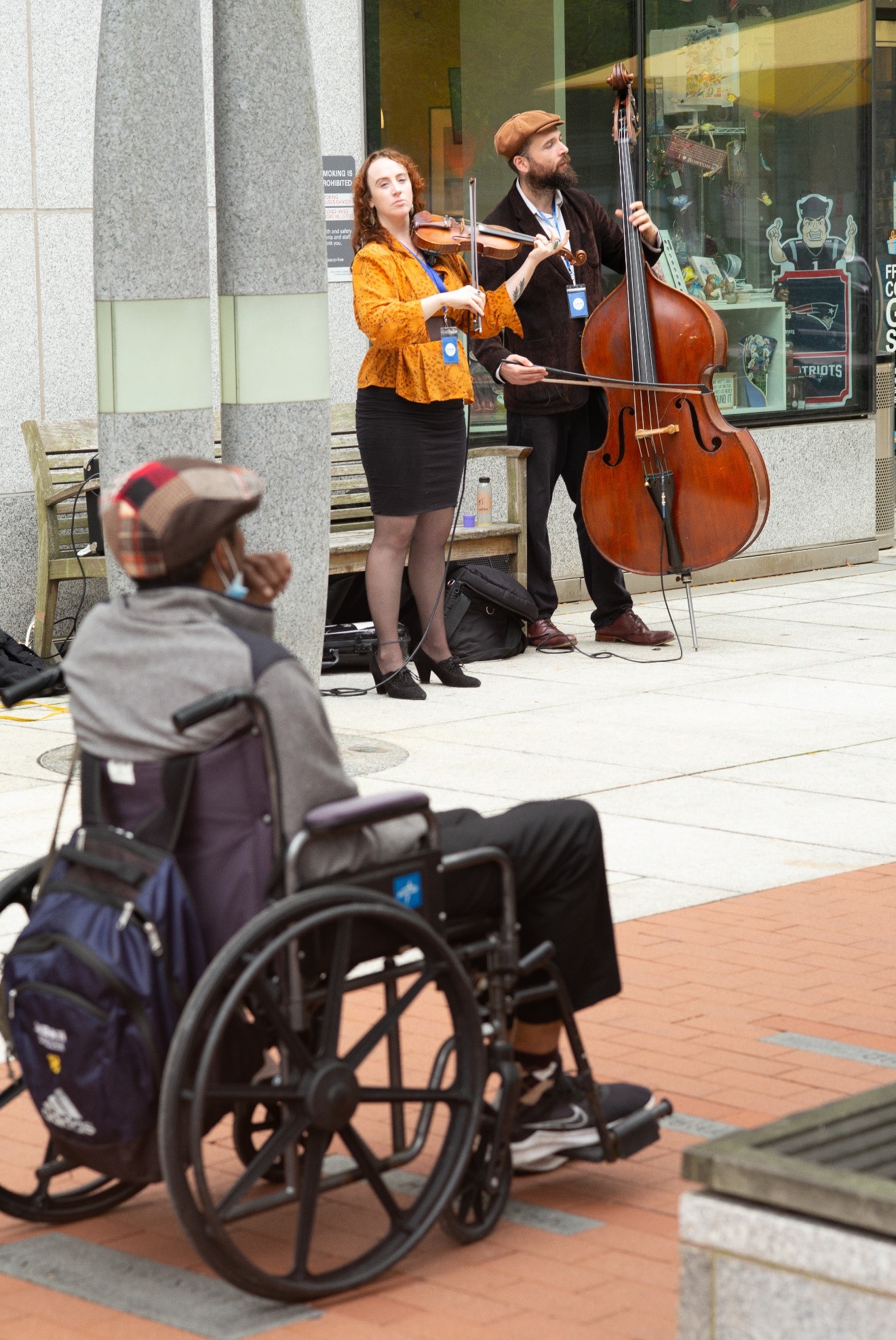 Live music performance with violin and cello